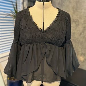 Romeo & Juliet Couture sheer babydoll layered blouse great condition. Size L